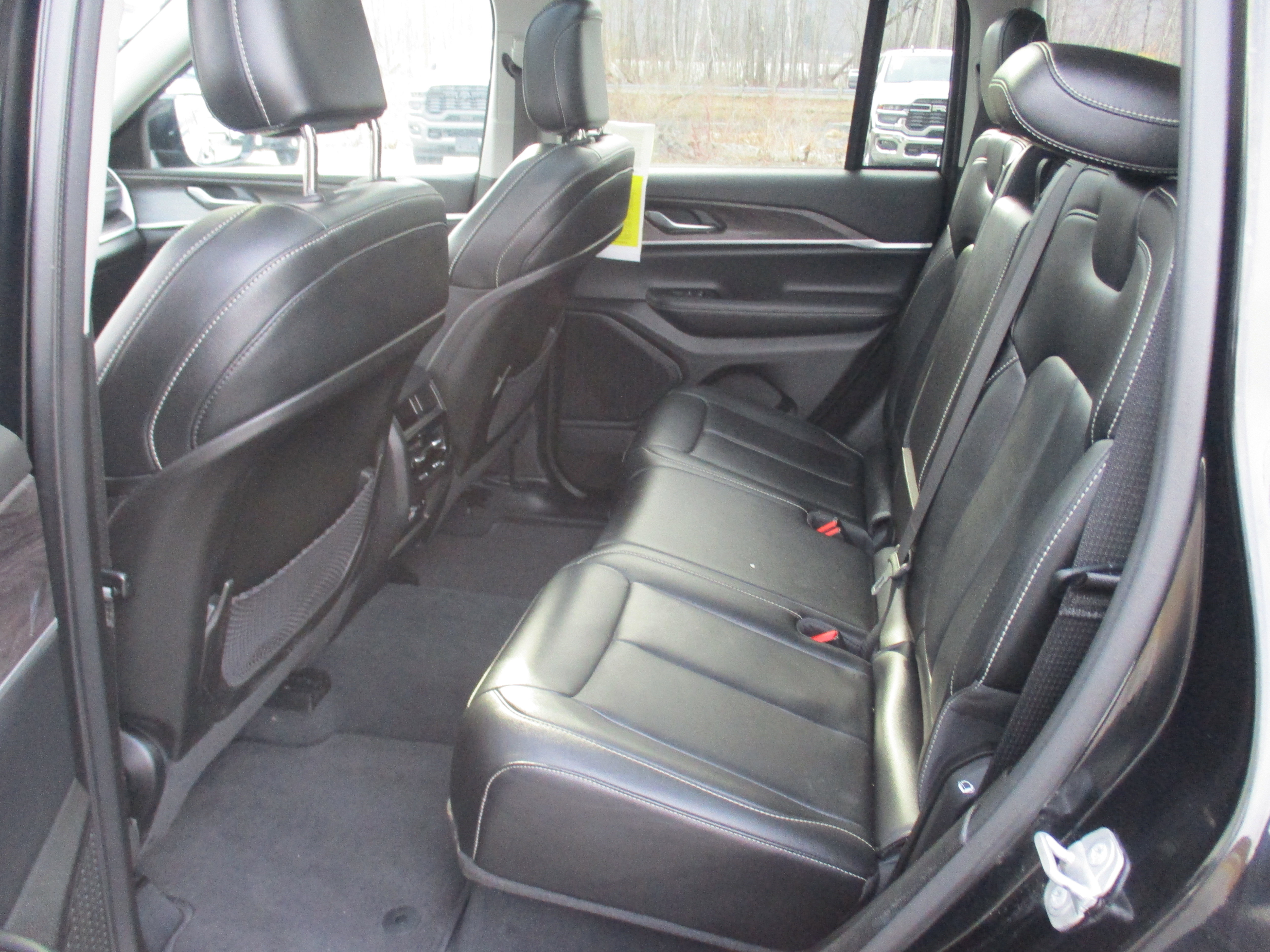 Certified 2023 Jeep Grand Cherokee Limited w/ Black Appearance Package AWD/4WD image 13