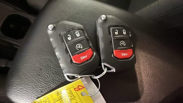Used 2024 Jeep Wrangler Unlimited w/ Convenience Group AWD/4WD image 19