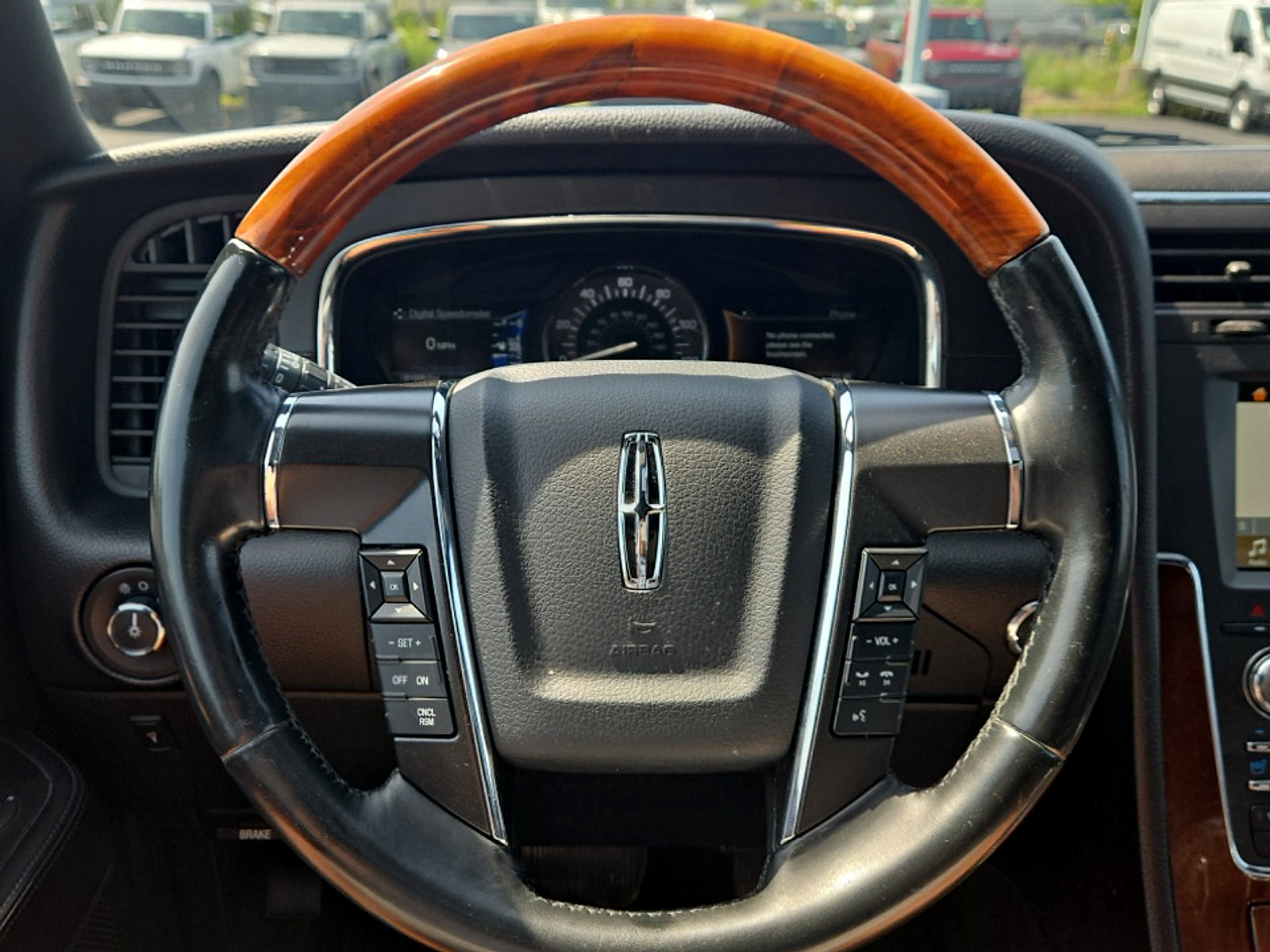 Used 2017 Lincoln Navigator Select AWD/4WD image 12