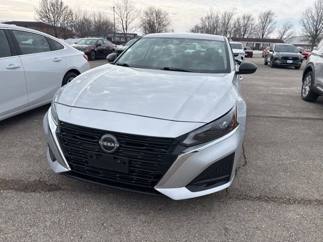 Used 2024 Nissan Altima 2.5 SV FWD image 3