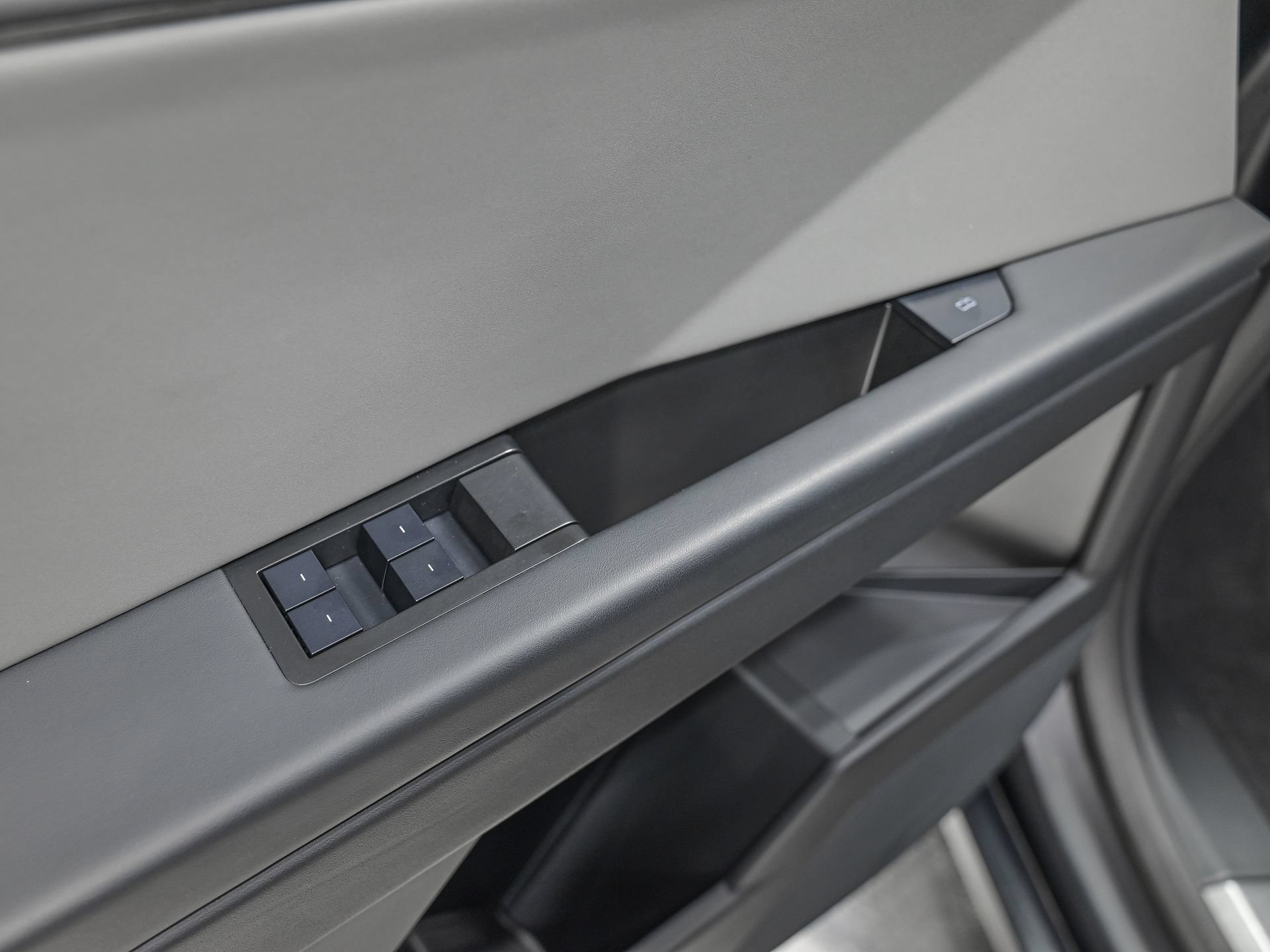 Used 2025 Tesla Cybertruck AWD Crew Cab image 12
