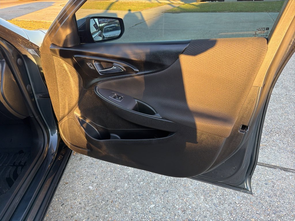 Used 2021 Chevrolet Malibu LT FWD image 16
