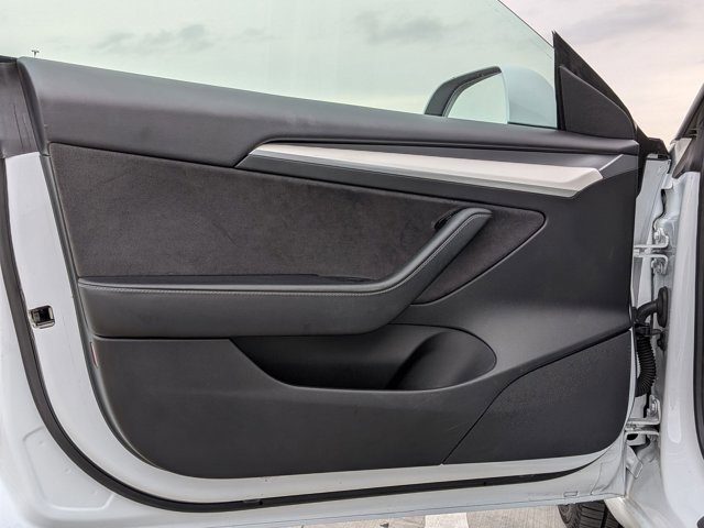 Used 2021 Tesla Model 3 Standard Range Plus image 13