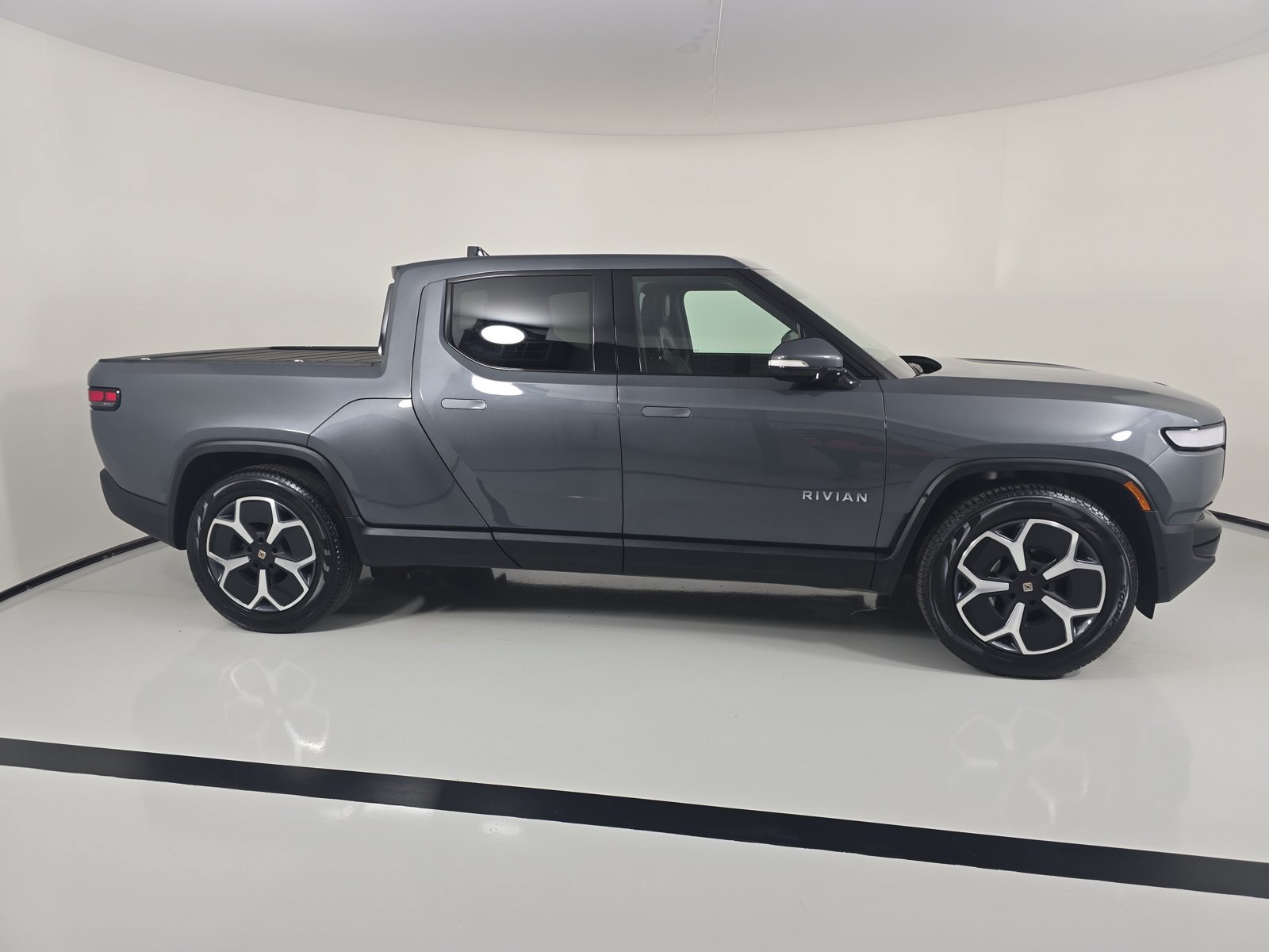 Used 2024 Rivian R1T Adventure Dual AWD/4WD image 6