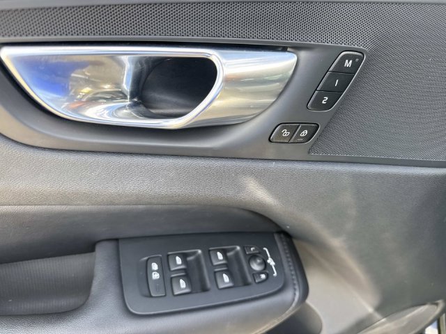 Used 2023 Volvo XC60 B5 Plus FWD image 25