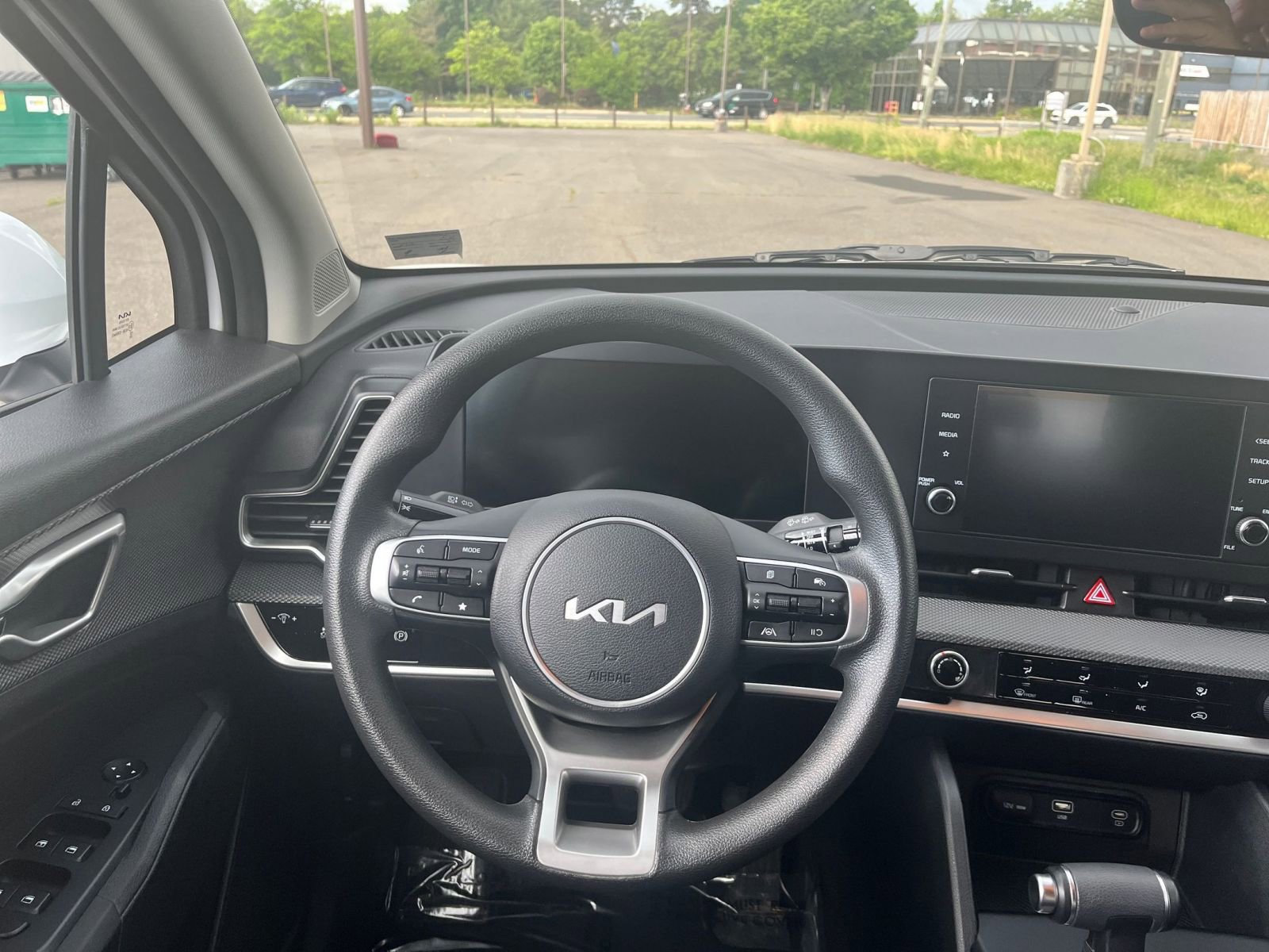 Used 2025 Kia Sportage LX FWD image 33