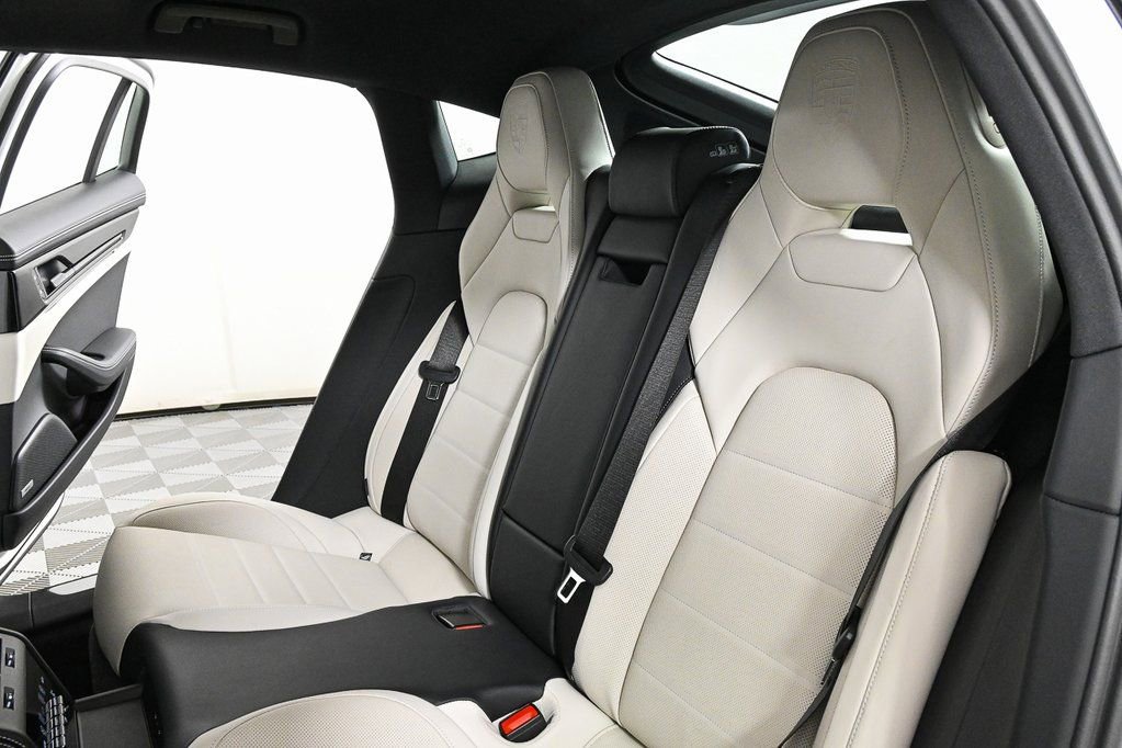 Used 2025 Porsche Panamera image 22