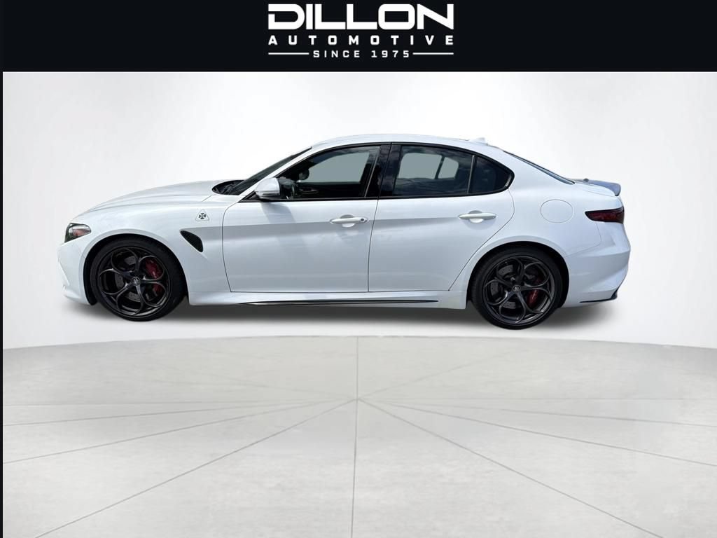Used 2017 Alfa Romeo Giulia Quadrifoglio RWD image 3