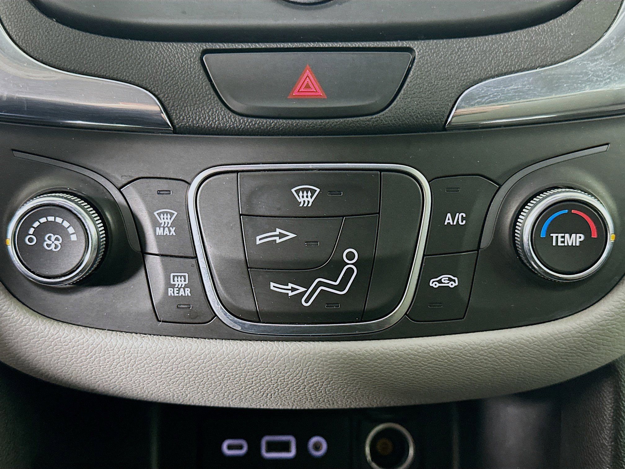 Used 2019 Chevrolet Equinox LS w/ LS Convenience Package image 23