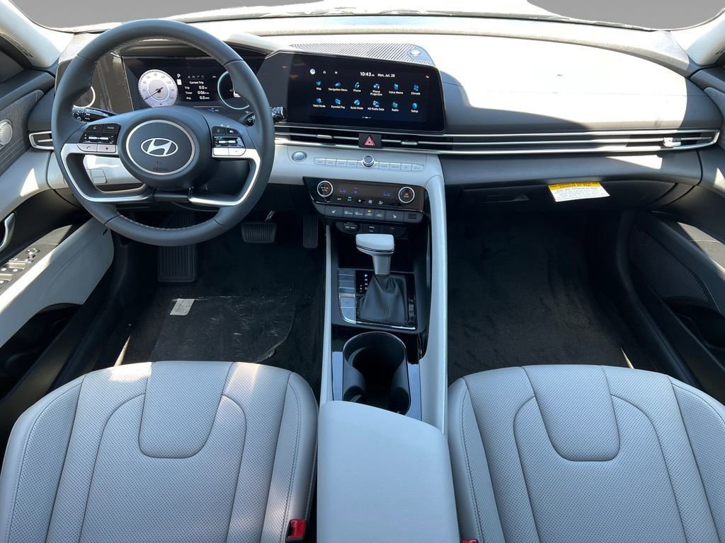 New 2025 Hyundai Elantra Limited image 16