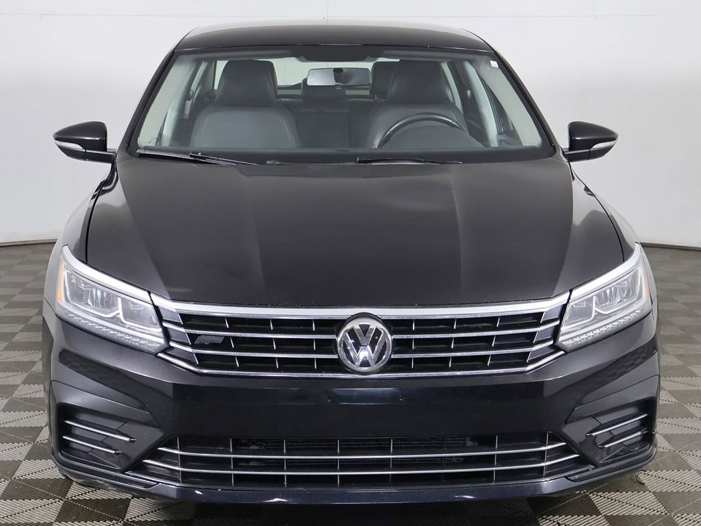 Used 2018 Volkswagen Passat 2.0T R-Line w/ R-Line Lighting Package FWD image 11