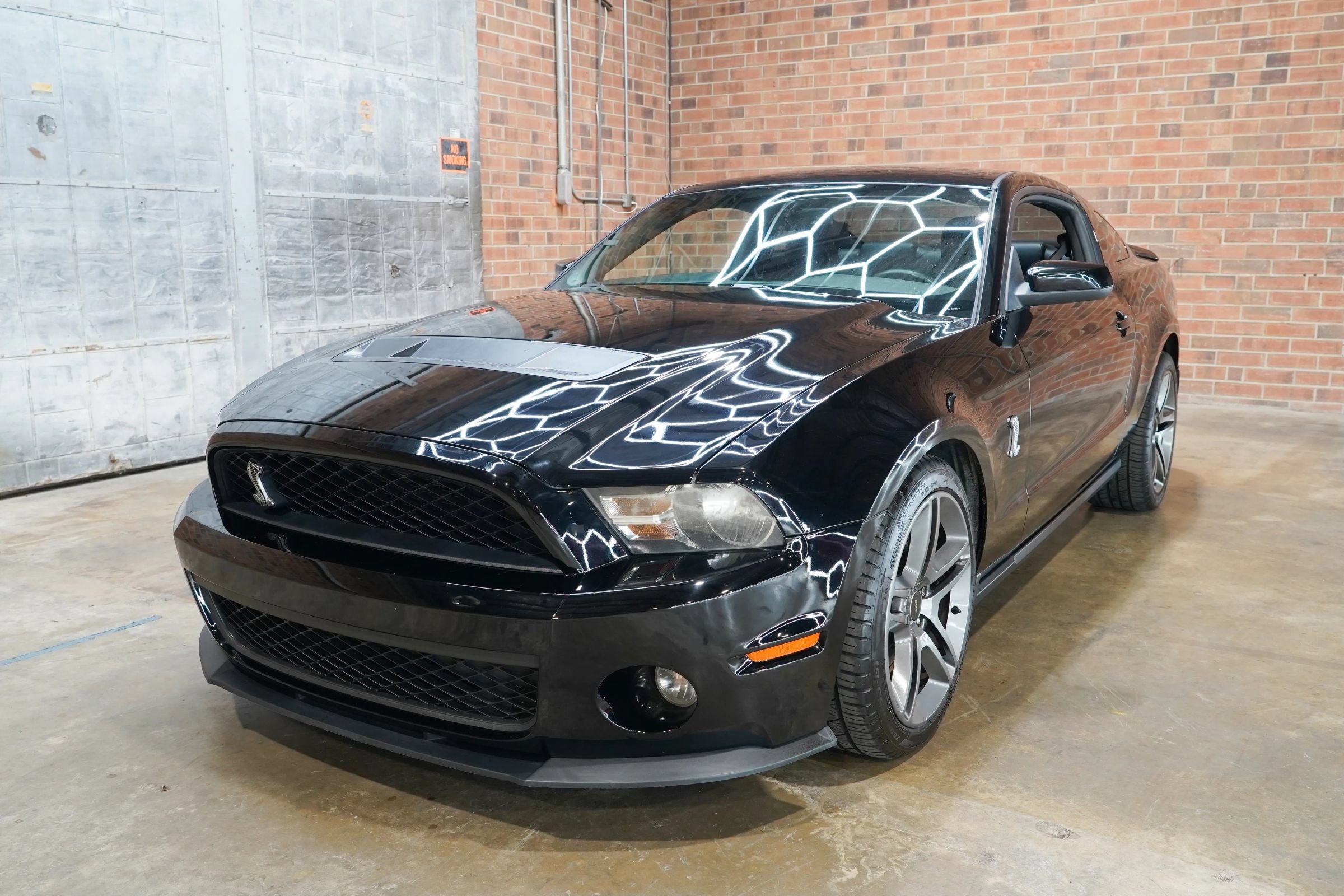 Used 2010 Ford Mustang Shelby GT500 RWD image 5