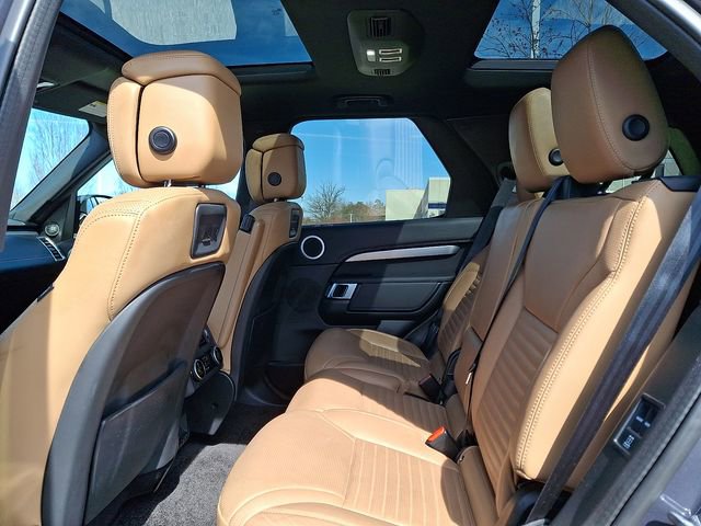 Used 2024 Land Rover Discovery Dynamic SE image 10