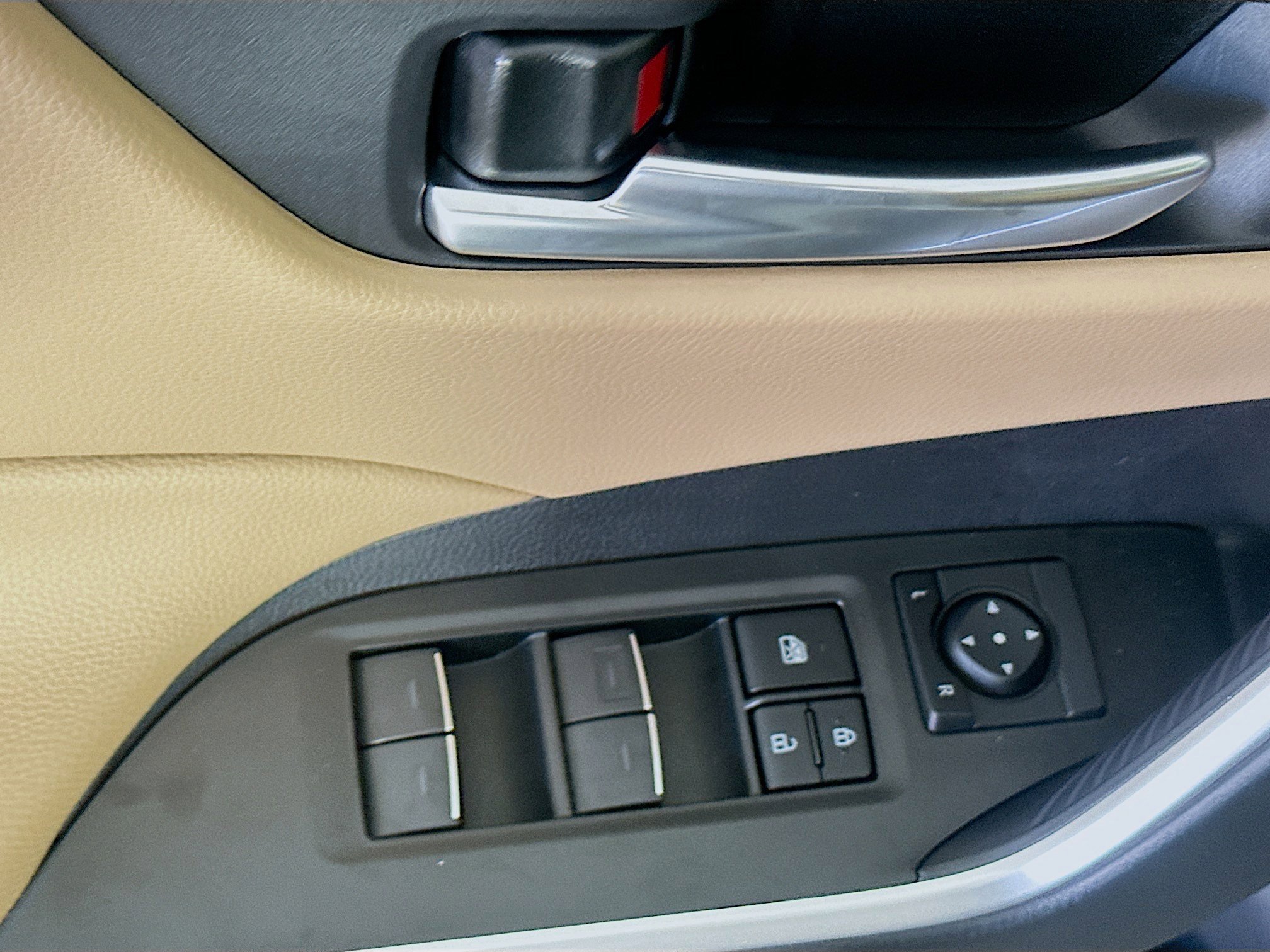 Used 2025 Toyota RAV4 XLE w/ Convenience Package image 15