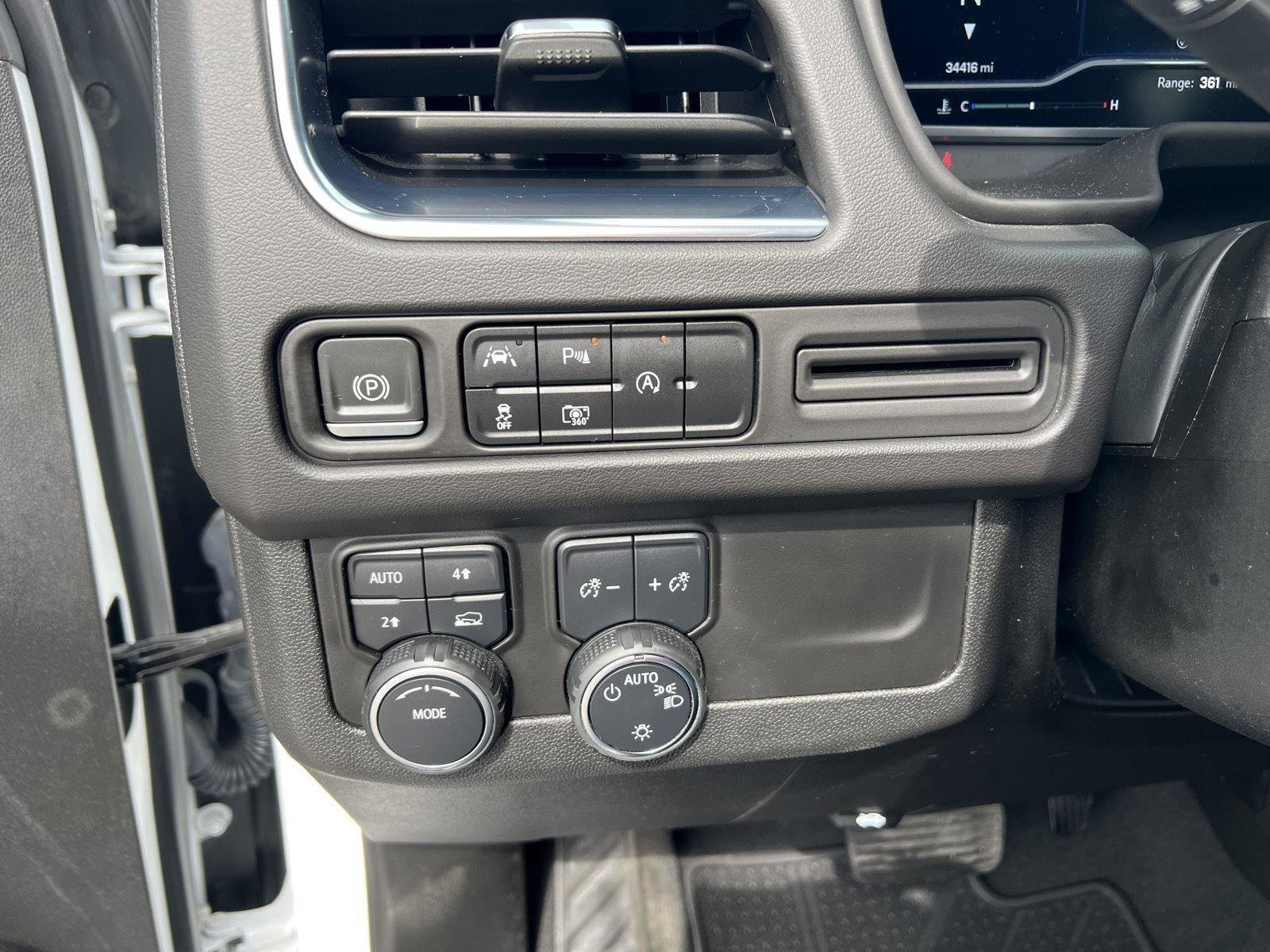 Used 2023 Chevrolet Suburban RST w/ Luxury Package image 53