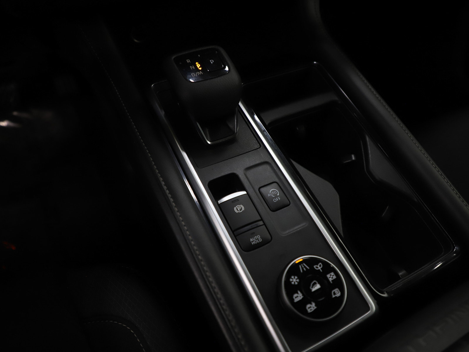 Used 2024 Nissan Pathfinder SV image 21