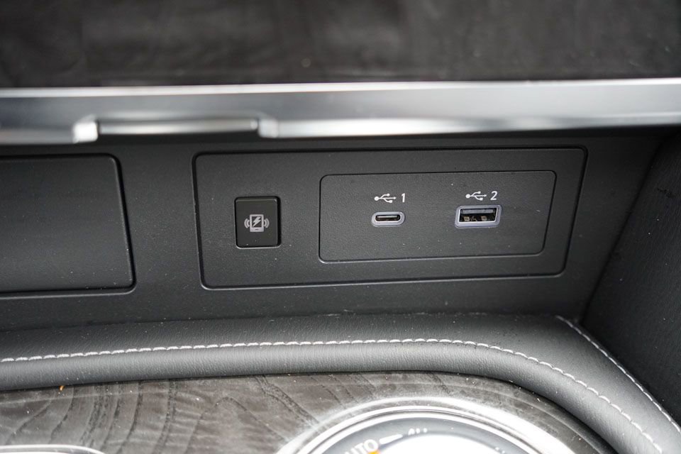 Used 2023 INFINITI QX80 Sensory w/ All-Season Package image 35