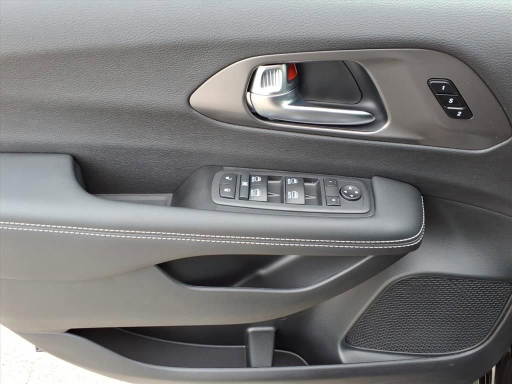 New 2026 Chrysler Pacifica Select image 16