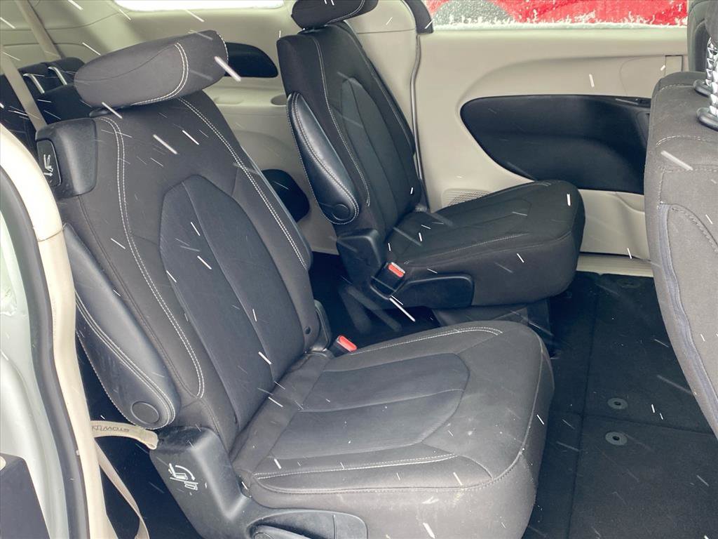Used 2022 Chrysler Voyager LX image 20