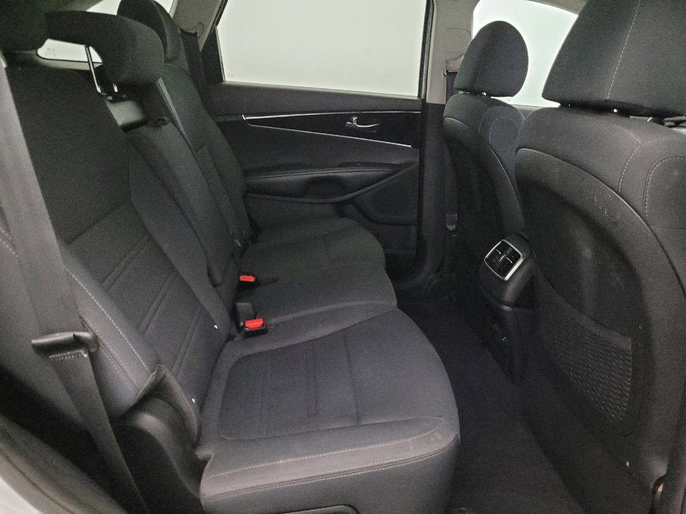 Used 2019 Kia Sorento LX AWD/4WD image 19
