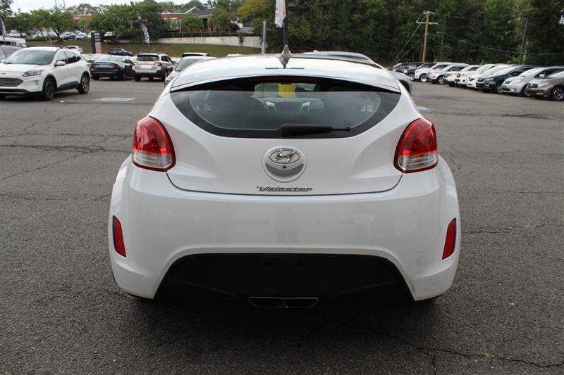 Used 2017 Hyundai Veloster FWD image 4