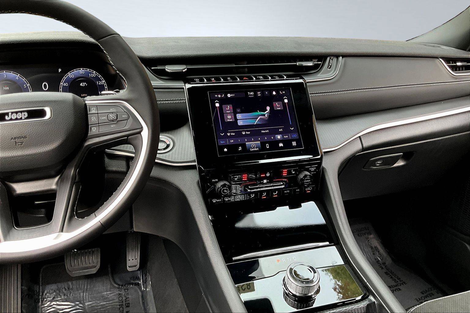 New 2025 Jeep Grand Cherokee Altitude image 8