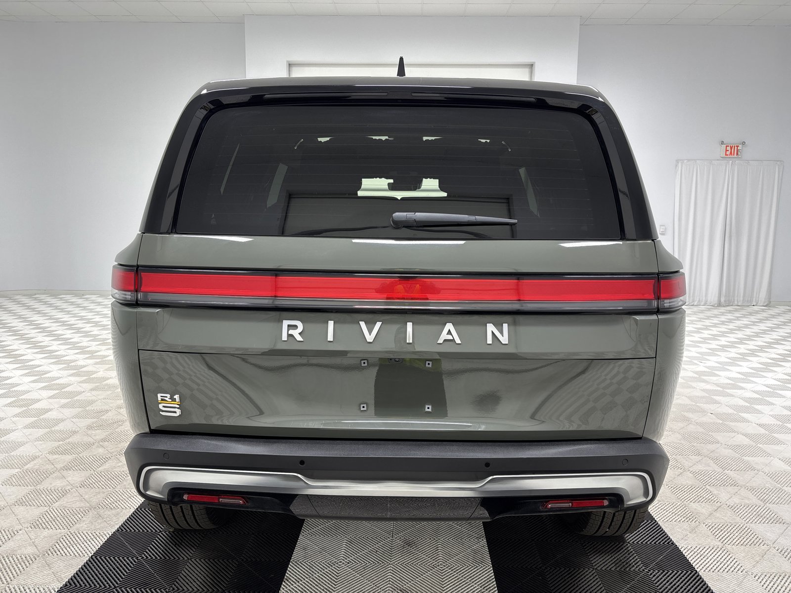 Used 2022 Rivian R1S Launch Edition image 4