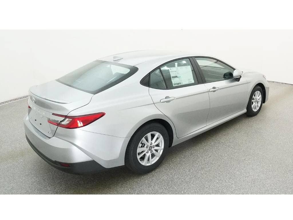 New 2026 Toyota Camry Hybrid FWD image 12