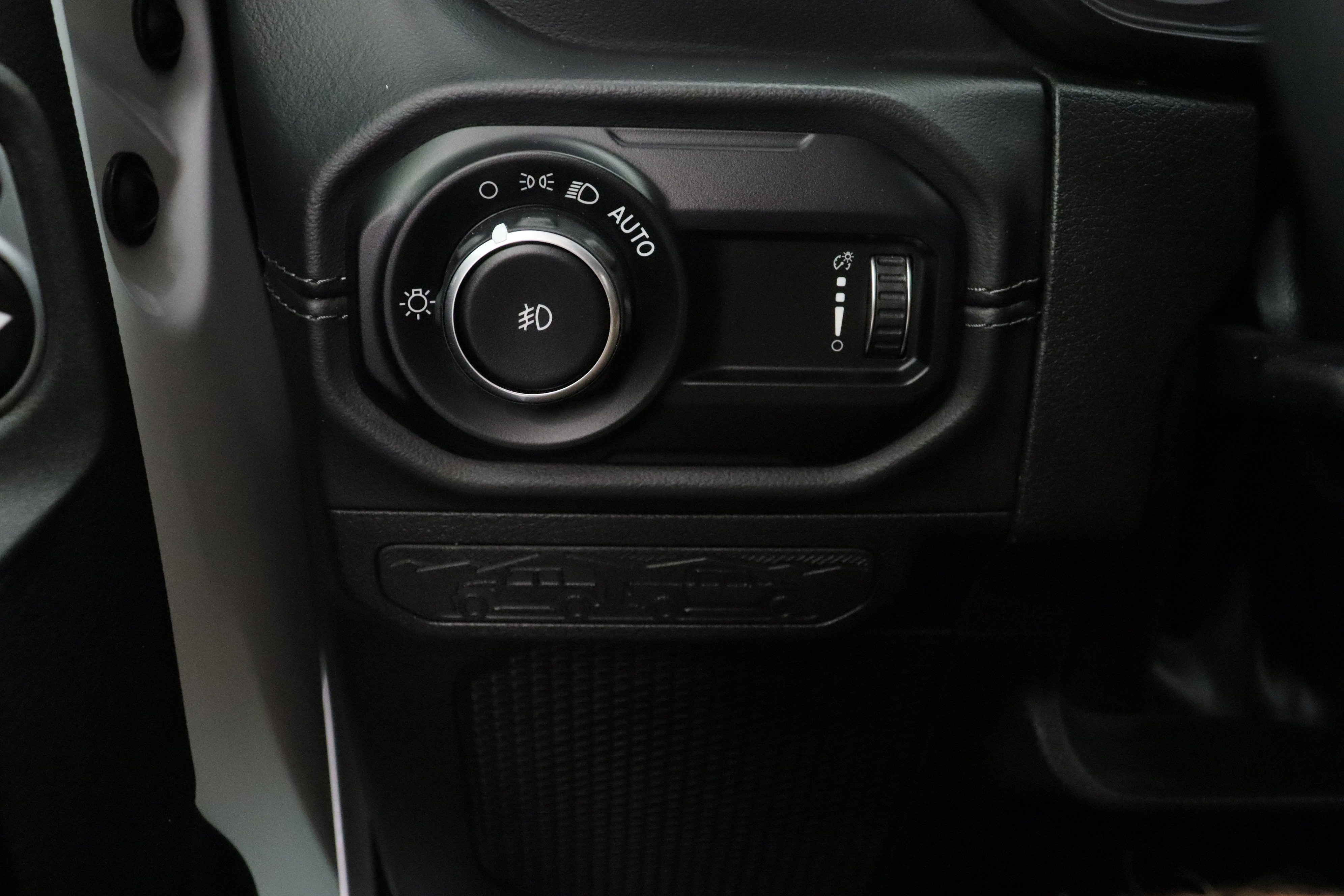 Used 2025 Jeep Wrangler Unlimited Sahara w/ Safety Group image 27