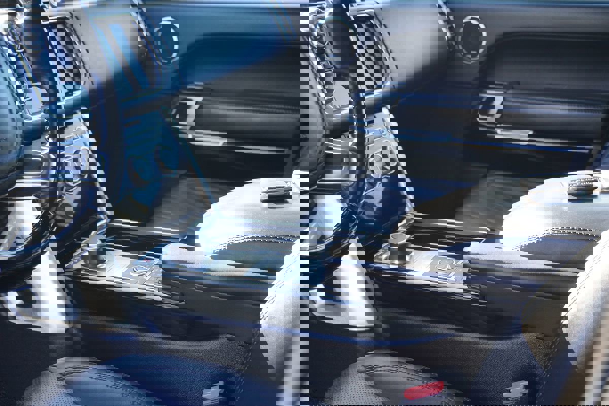 Used 2016 Land Rover Range Rover HSE image 28