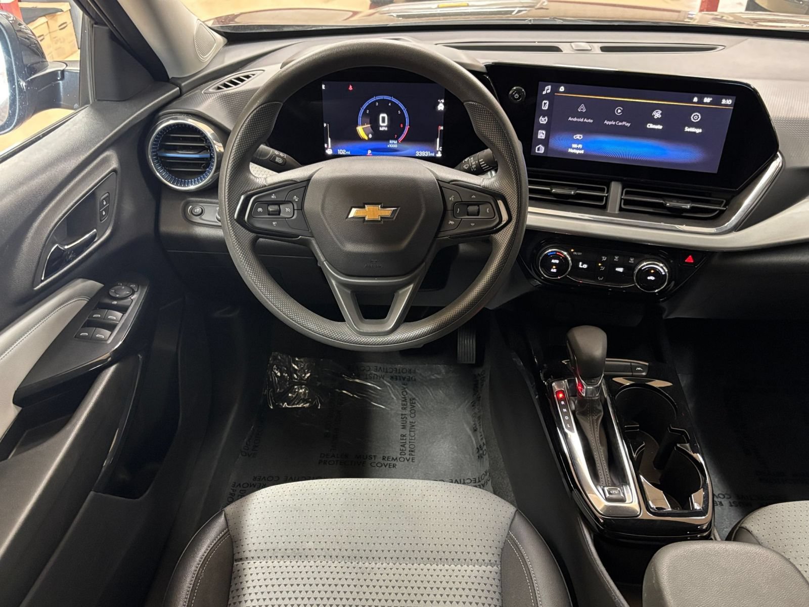 Used 2025 Chevrolet Trax LT FWD image 32