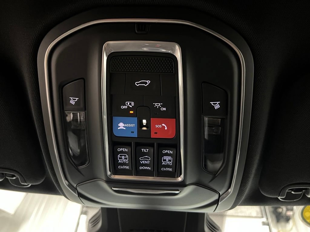 Used 2026 Jeep Cherokee Limited AWD/4WD image 25