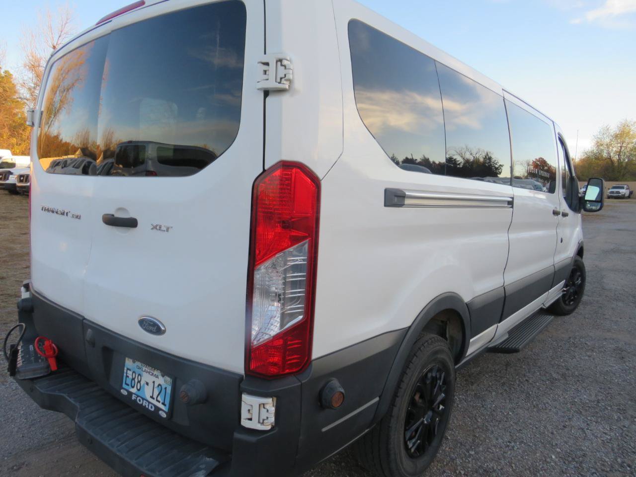 Used 2017 Ford Transit 350 XLT RWD image 4