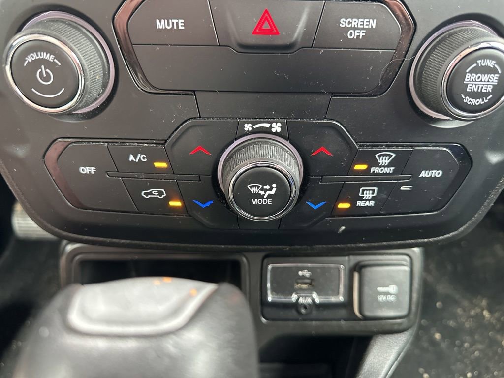 Used 2018 Jeep Renegade Latitude image 25