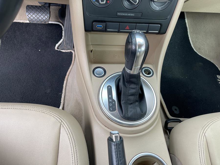 Used 2013 Volkswagen Beetle TDI FWD image 19