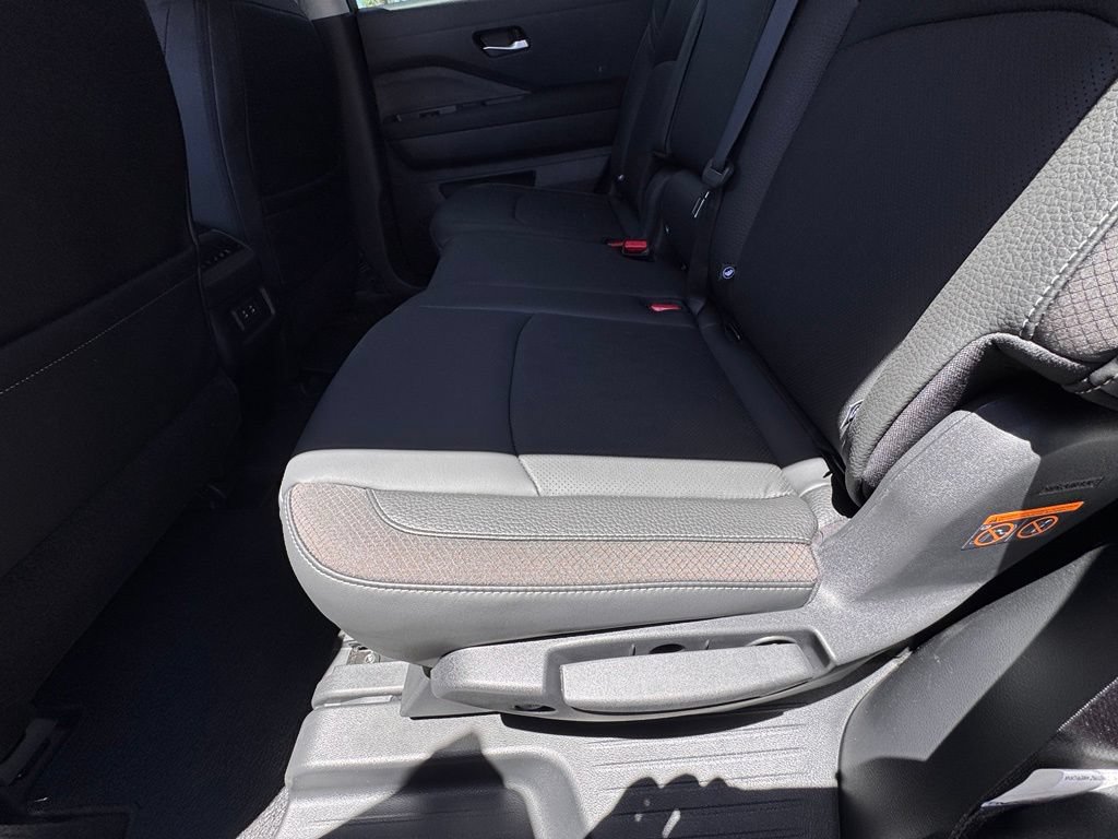 New 2026 Nissan Pathfinder SL FWD image 20