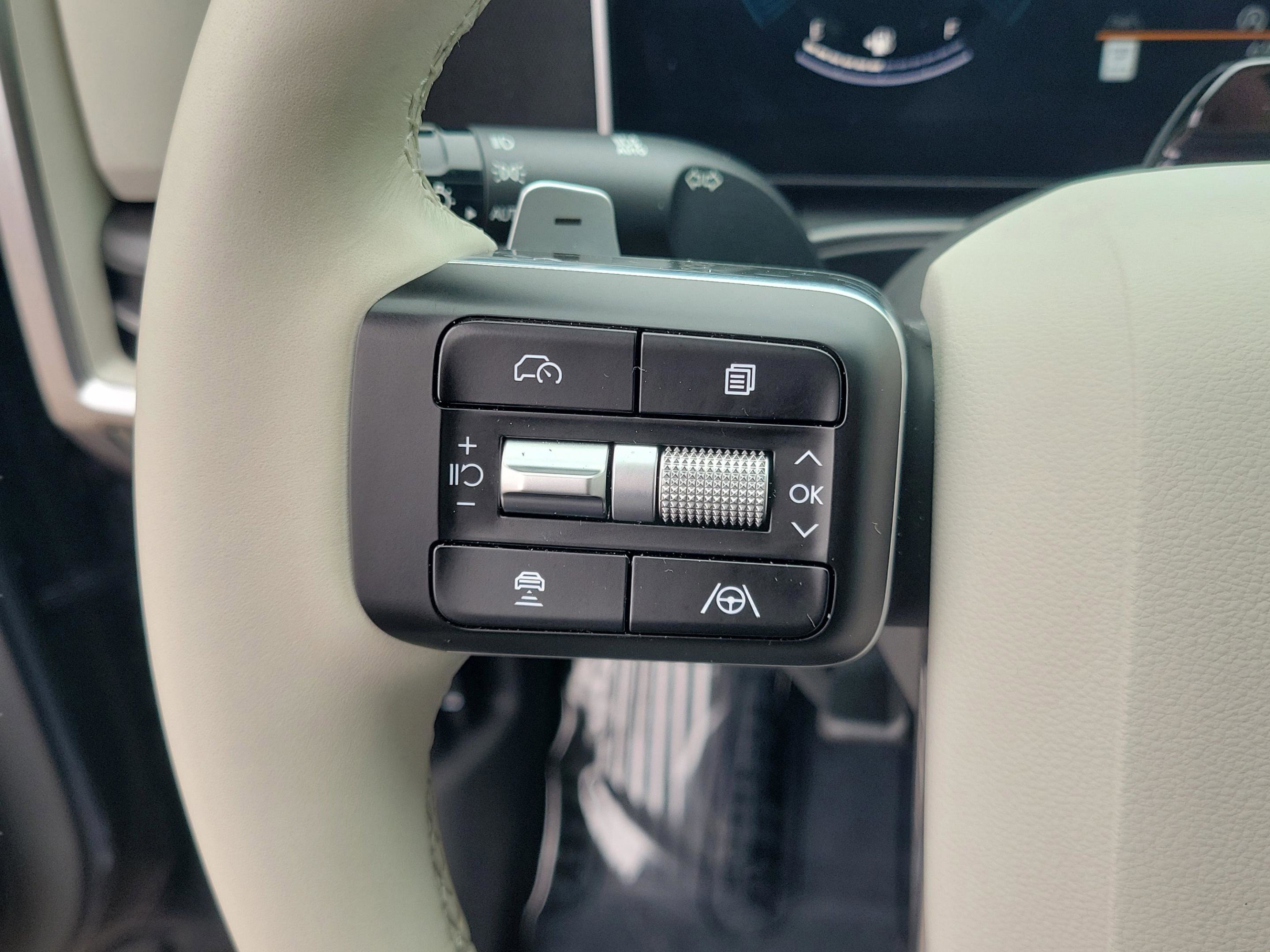 Used 2025 Hyundai Santa Fe SEL image 28