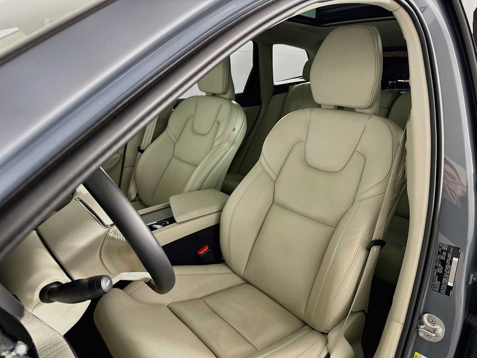 Used 2023 Volvo XC60 B5 Ultimate w/ Climate Package AWD/4WD image 10