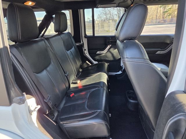 Used 2017 Jeep Wrangler Unlimited Sahara w/ Connectivity Group image 11