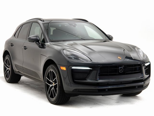 Used 2025 Porsche Macan image 31