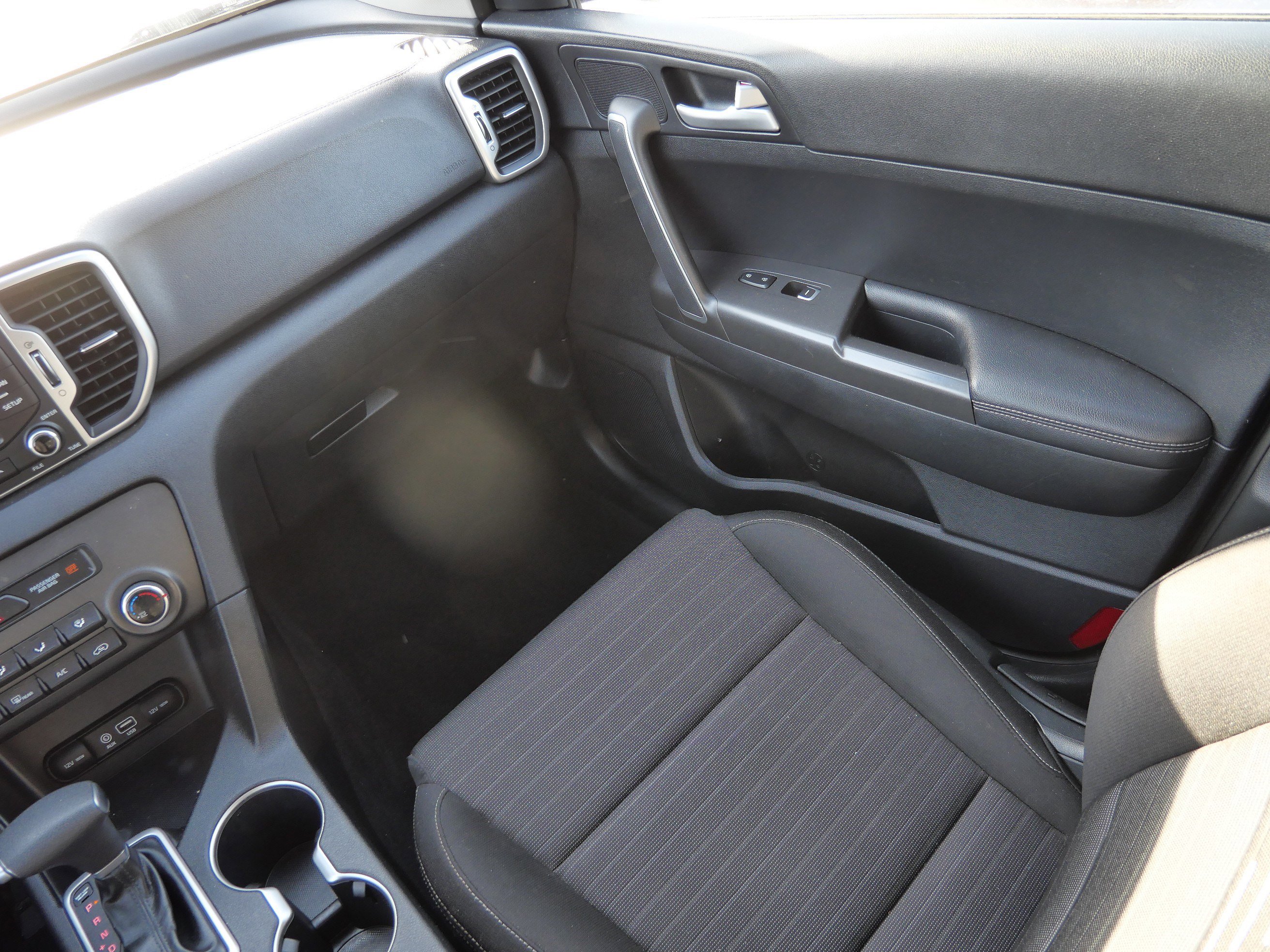 Used 2018 Kia Sportage LX image 11