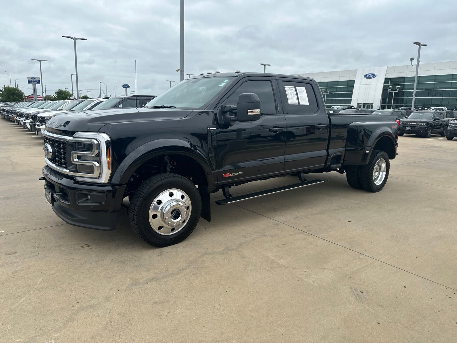 Used 2026 Ford F450 Platinum w/ FX4 Off-Road Package AWD/4WD image 2