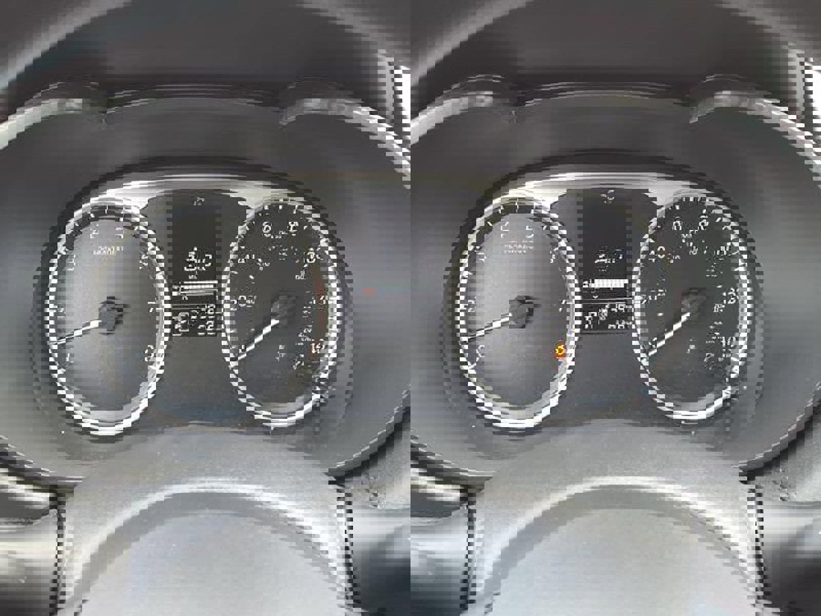 Used 2025 Nissan Versa S w/ Trunk Package image 24