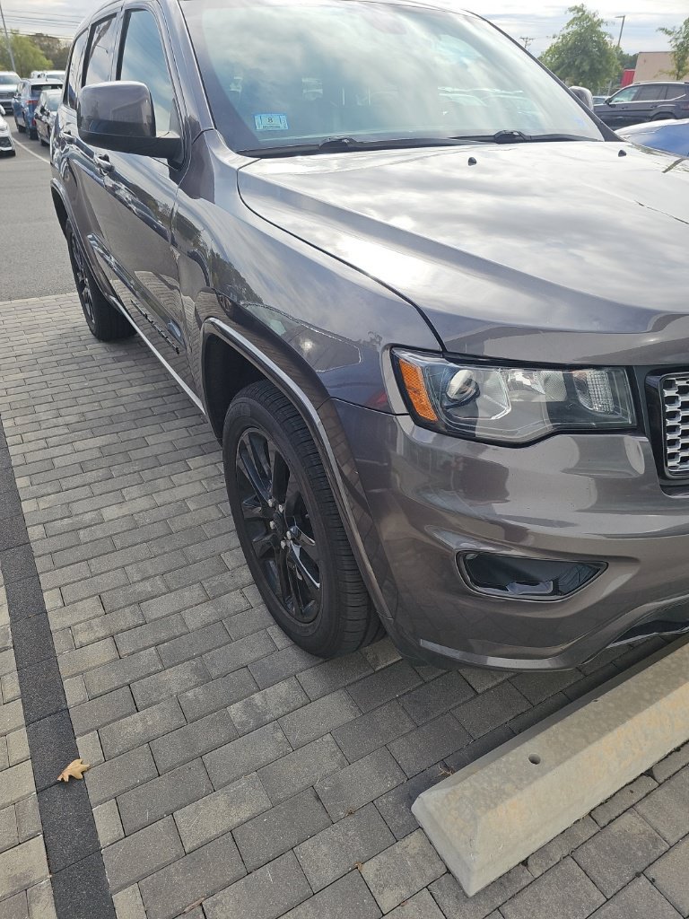 Used 2019 Jeep Grand Cherokee Altitude AWD/4WD image 4