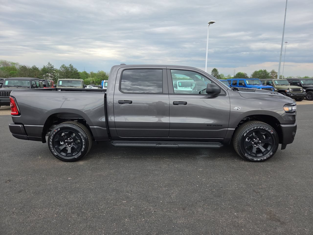 New 2026 RAM 1500 Express AWD/4WD image 9