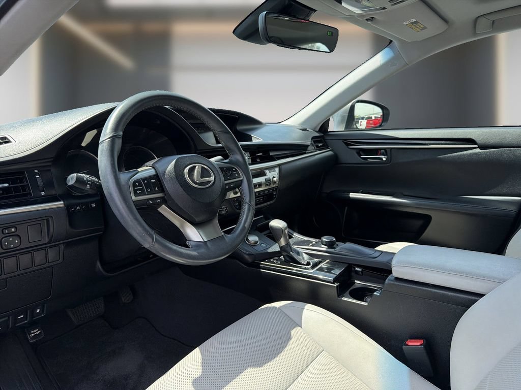 Used 2017 Lexus ES 350 w/ Accessory Package 2 FWD image 12