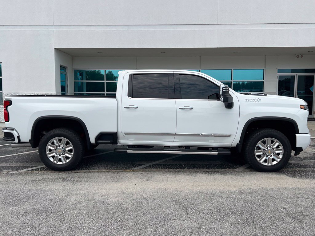 Used 2025 Chevrolet Silverado 2500 High Country w/ Technology Package AWD/4WD image 3