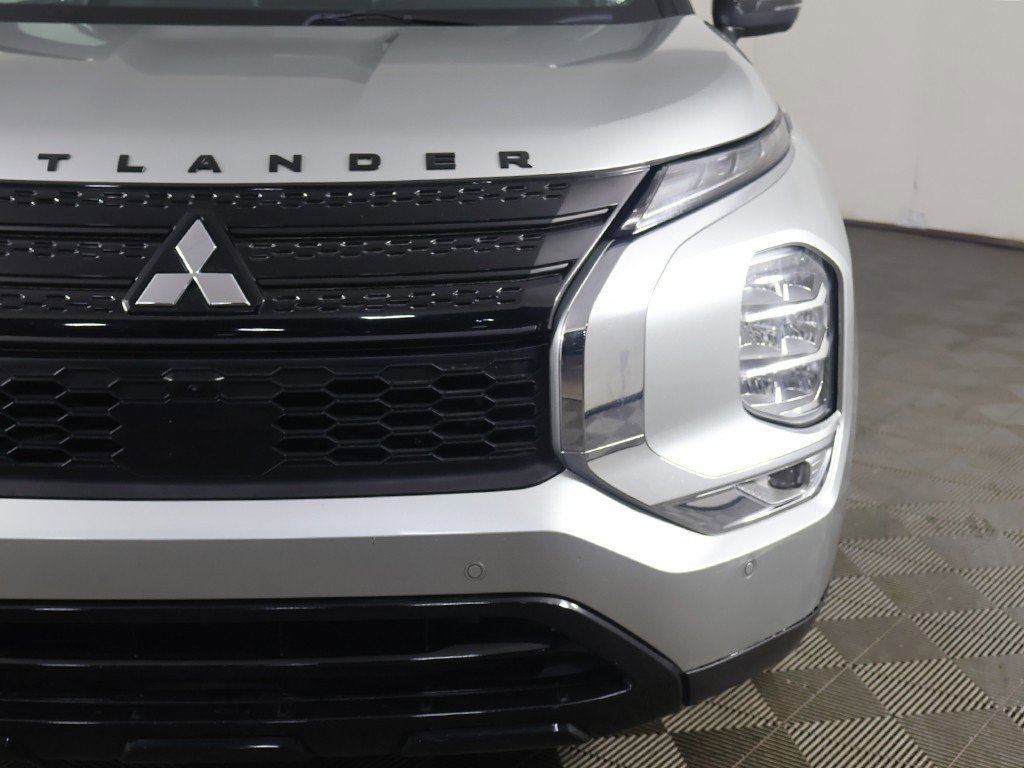 Used 2023 Mitsubishi Outlander SE image 15
