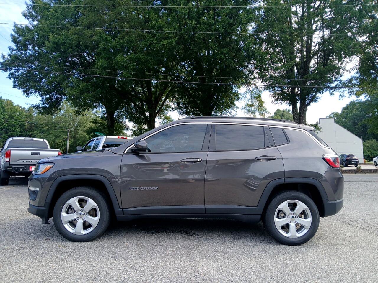 Used 2019 Jeep Compass Latitude w/ Popular Equipment Group image 1