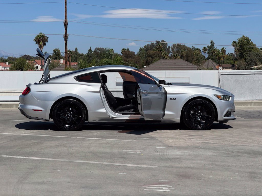 Used 2017 Ford Mustang GT Premium w/ Black Accent Package RWD image 29